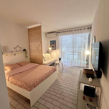 Studio Sur Le Port De Hyeres - A 2Min Des Plages, Clim & Balcon Eksteriør billede