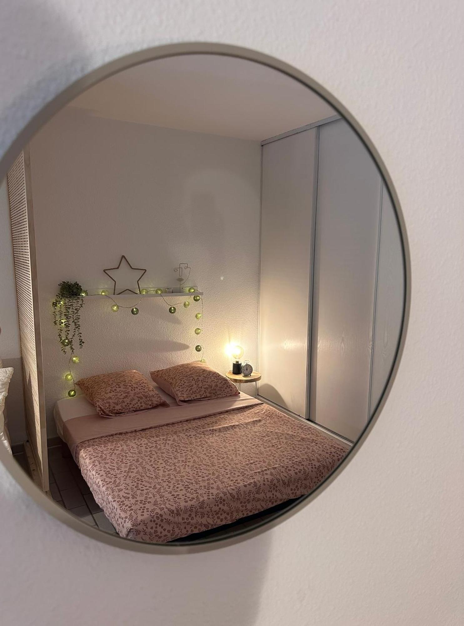Studio Sur Le Port De Hyeres - A 2Min Des Plages, Clim & Balcon Eksteriør billede
