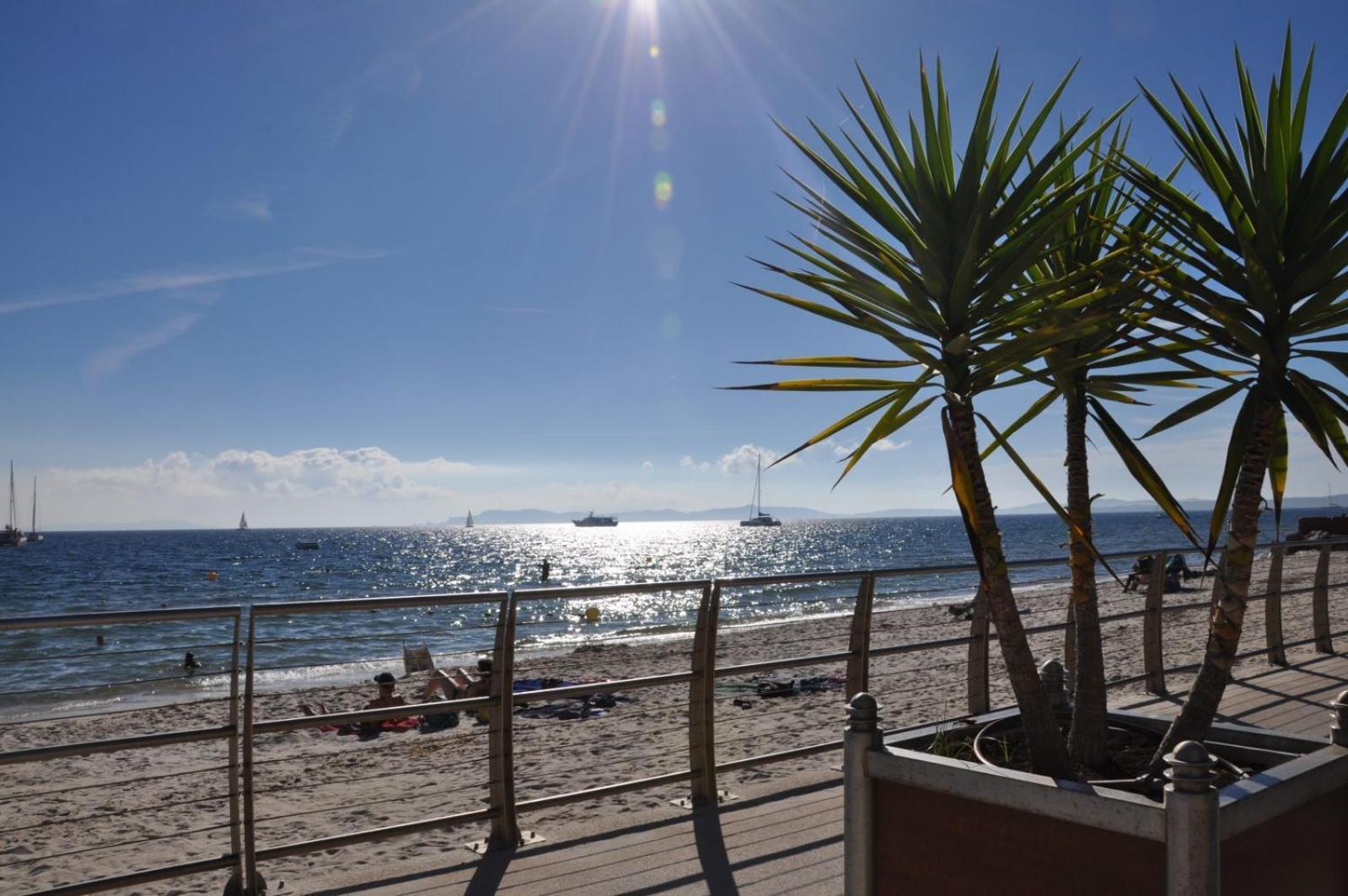 Studio Sur Le Port De Hyeres - A 2Min Des Plages, Clim & Balcon Eksteriør billede