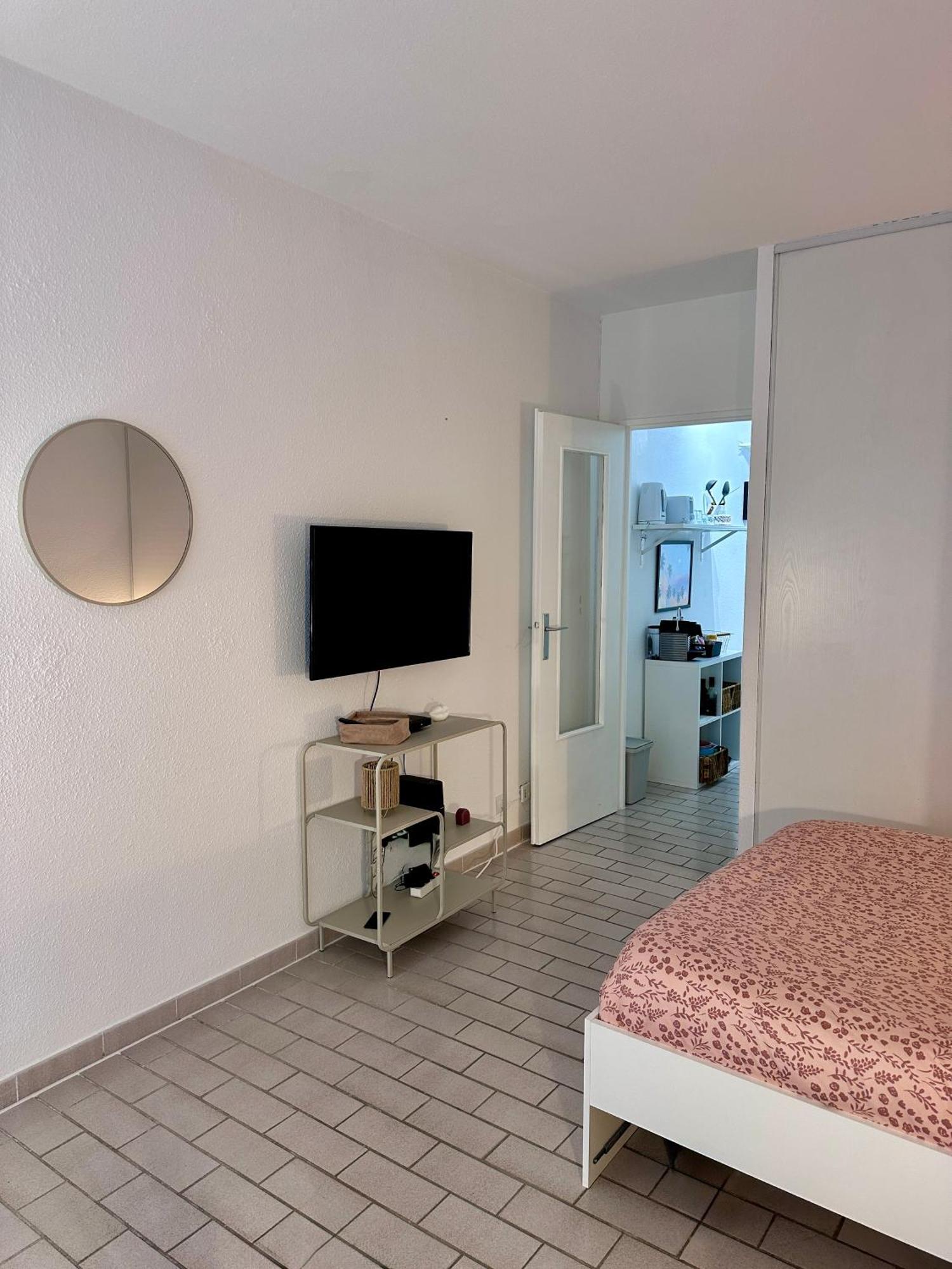 Studio Sur Le Port De Hyeres - A 2Min Des Plages, Clim & Balcon Eksteriør billede