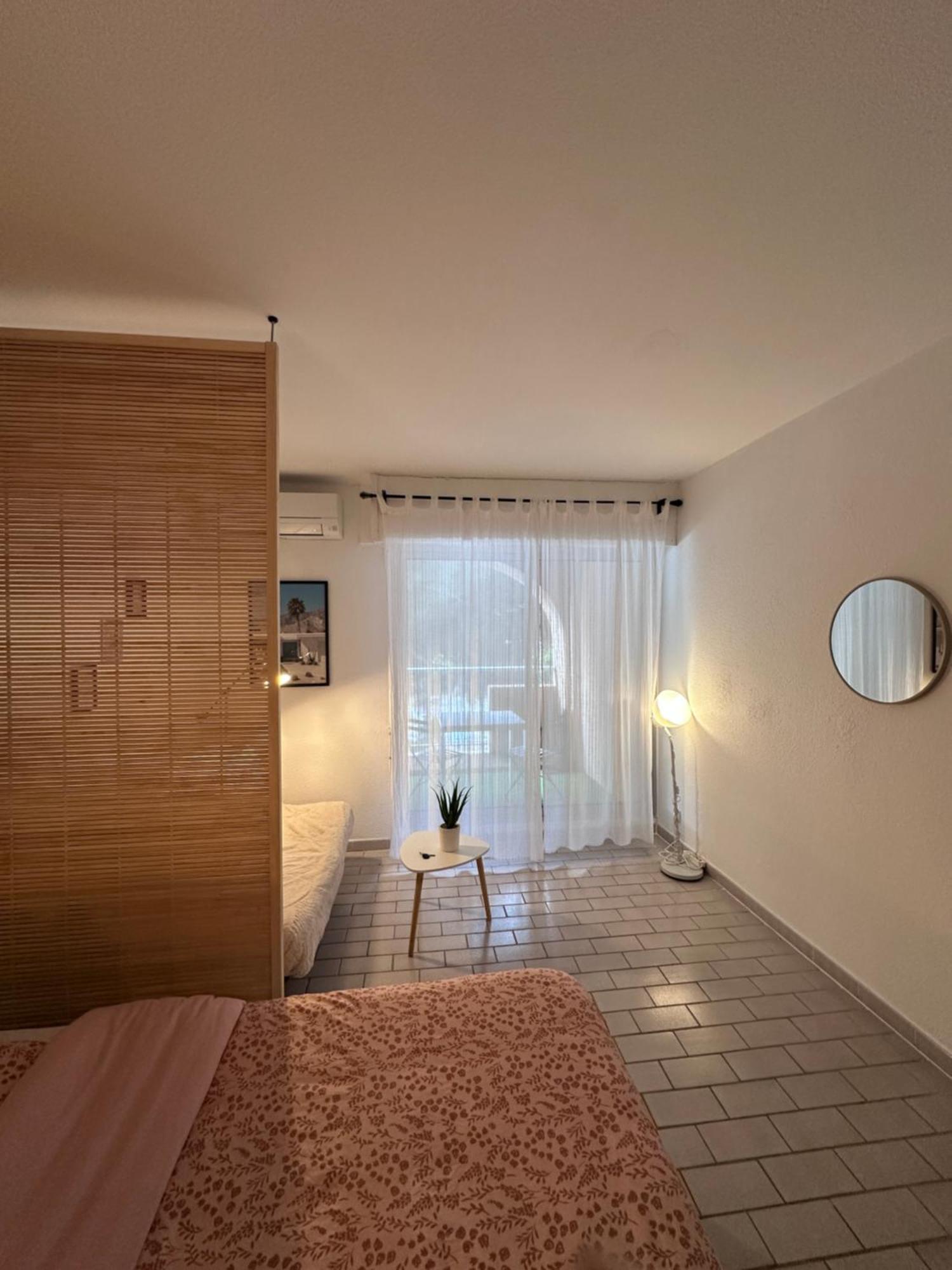Studio Sur Le Port De Hyeres - A 2Min Des Plages, Clim & Balcon Eksteriør billede