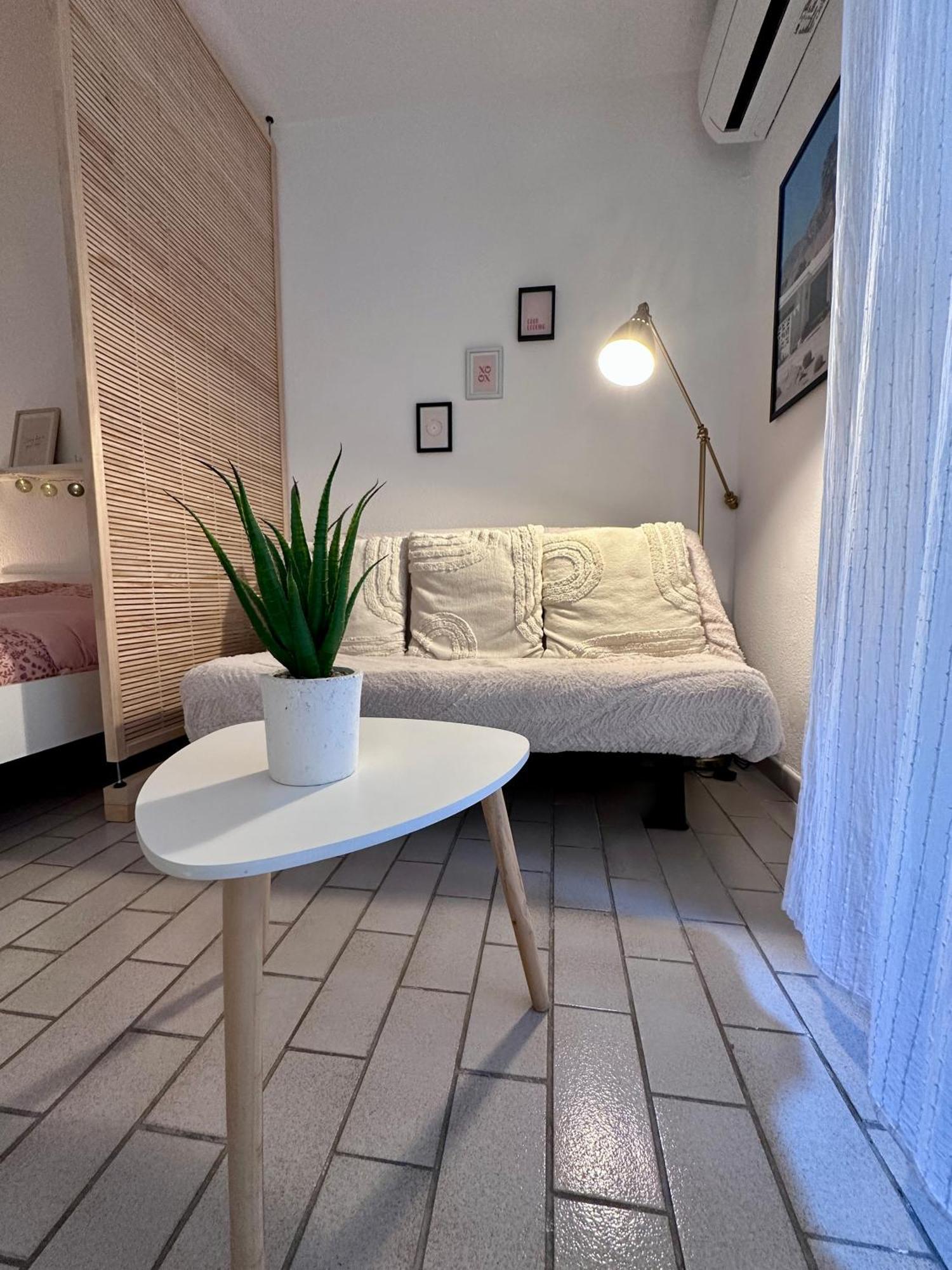 Studio Sur Le Port De Hyeres - A 2Min Des Plages, Clim & Balcon Eksteriør billede